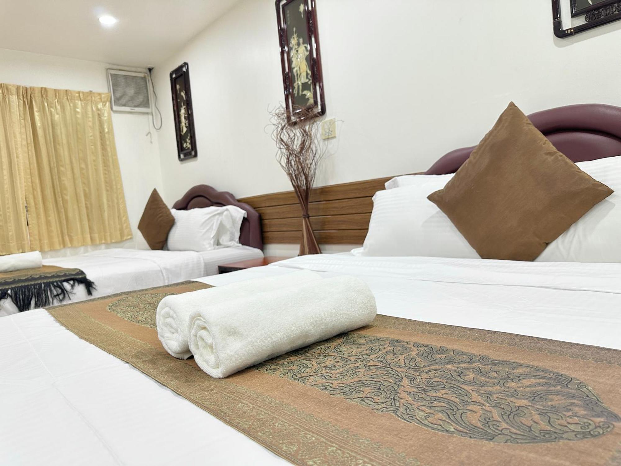 Longzhu Guesthouse Bangkok Bagian luar foto