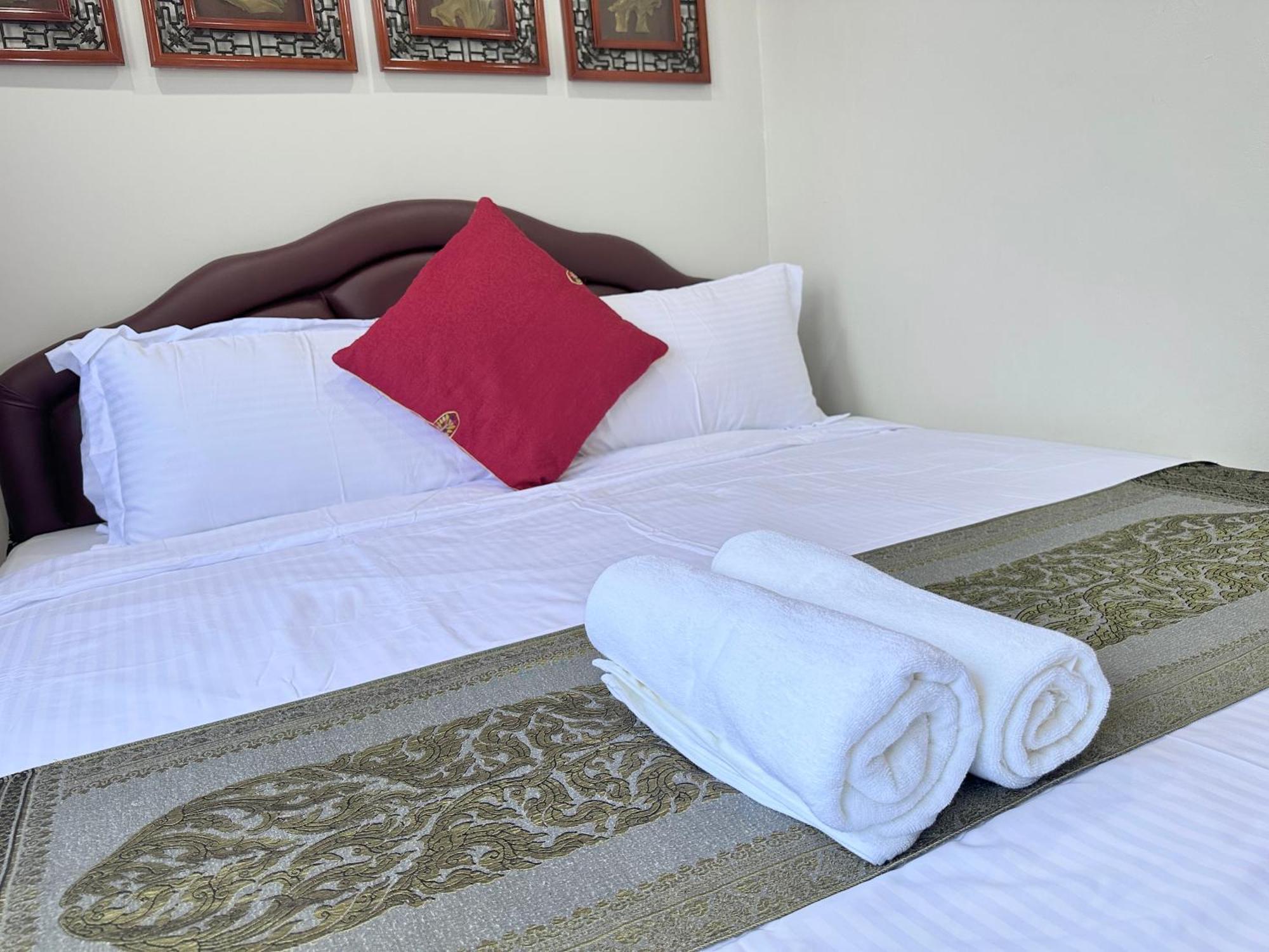 Longzhu Guesthouse Bangkok Bagian luar foto