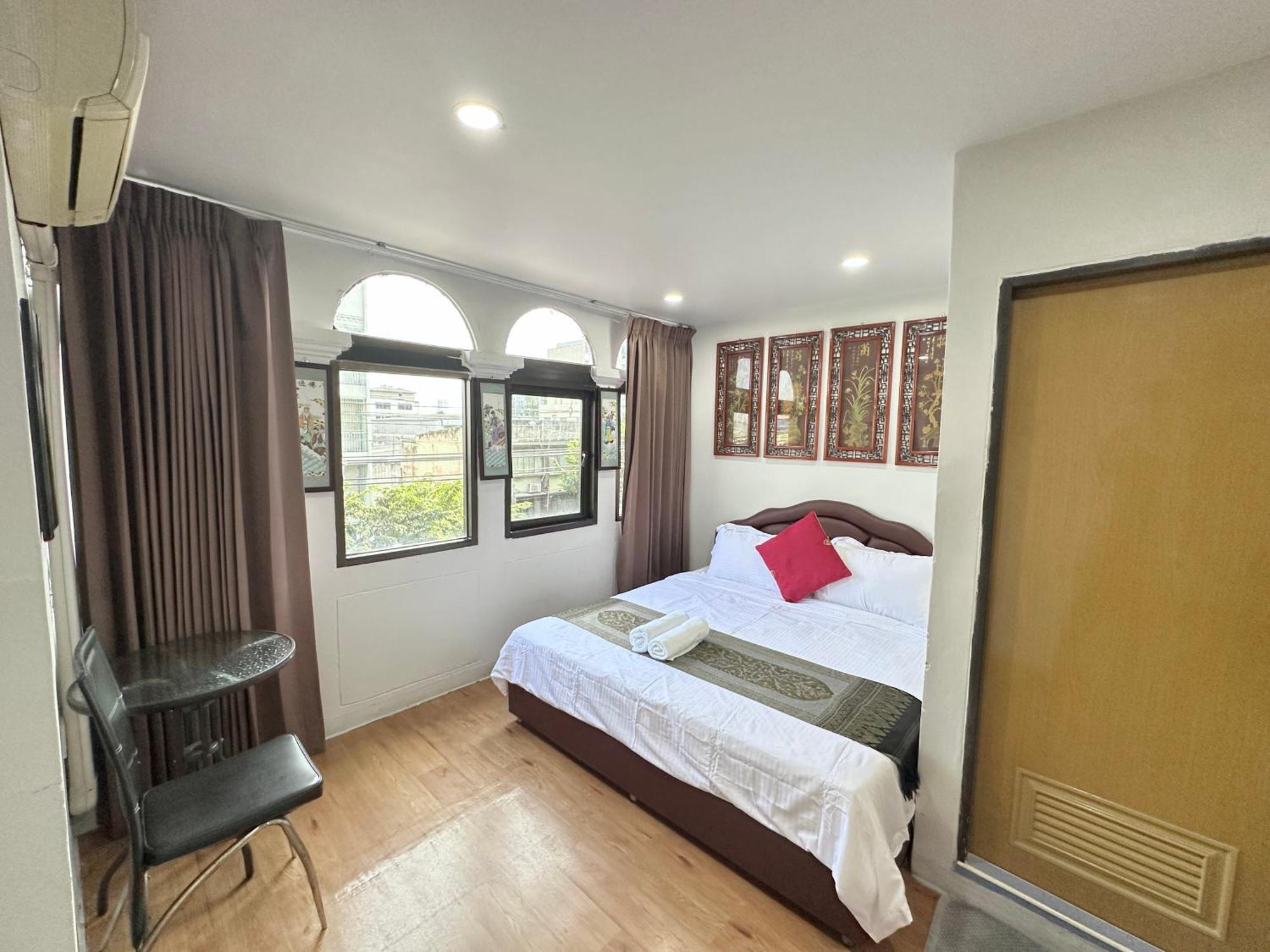 Longzhu Guesthouse Bangkok Bagian luar foto