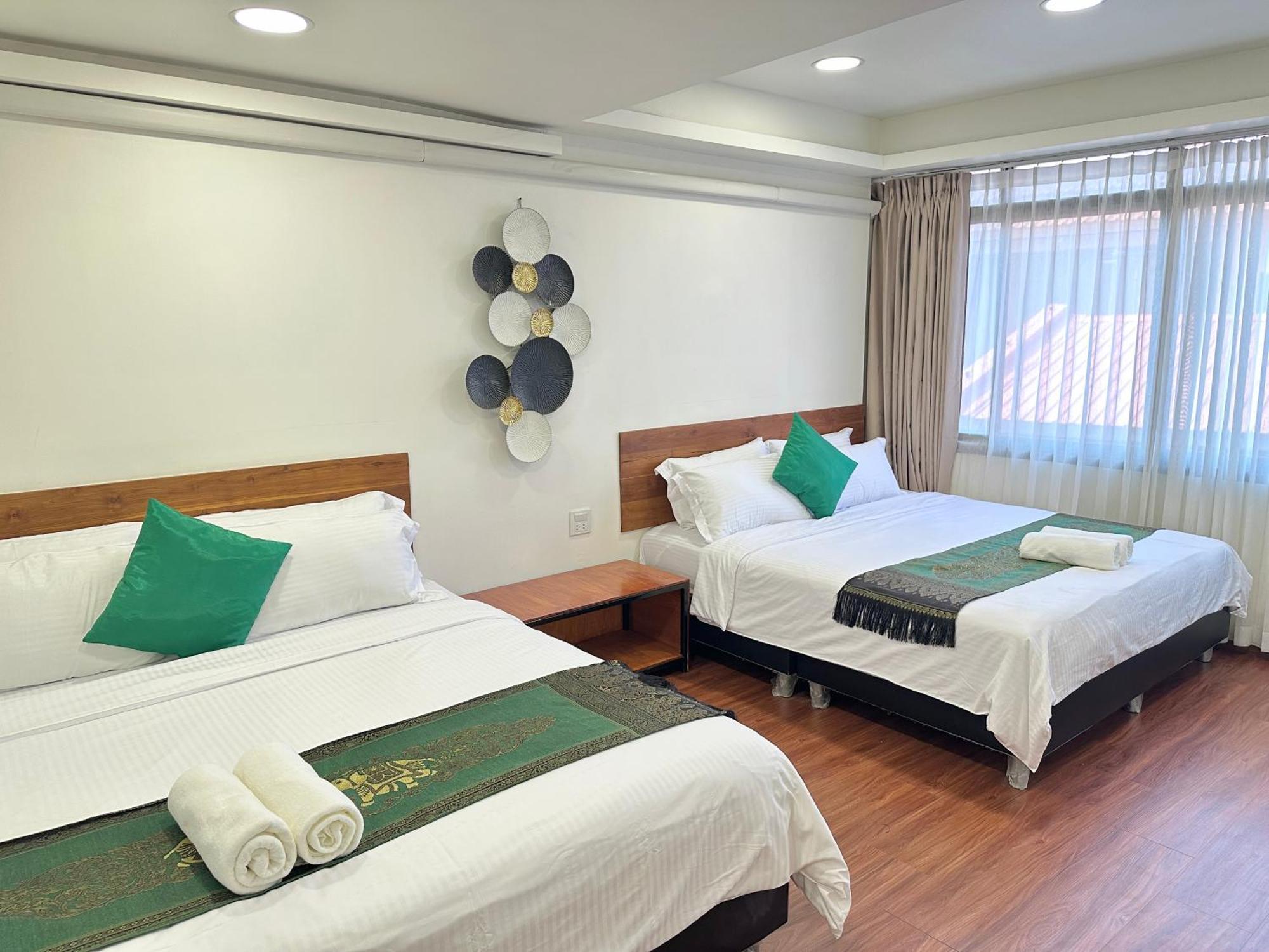 Longzhu Guesthouse Bangkok Bagian luar foto