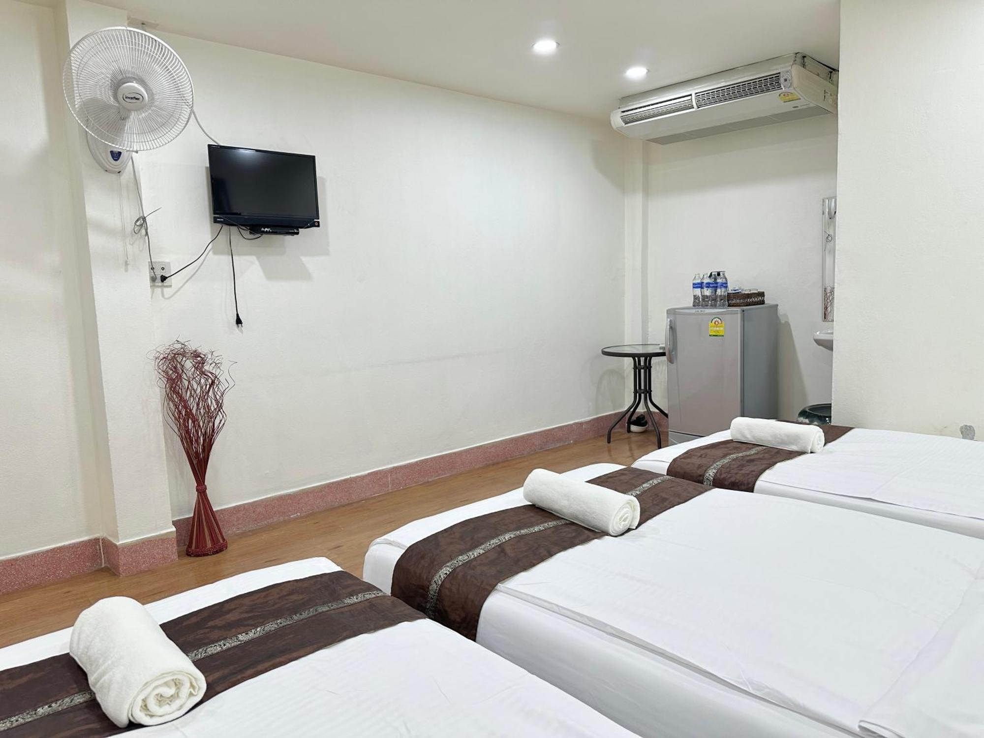 Longzhu Guesthouse Bangkok Bagian luar foto