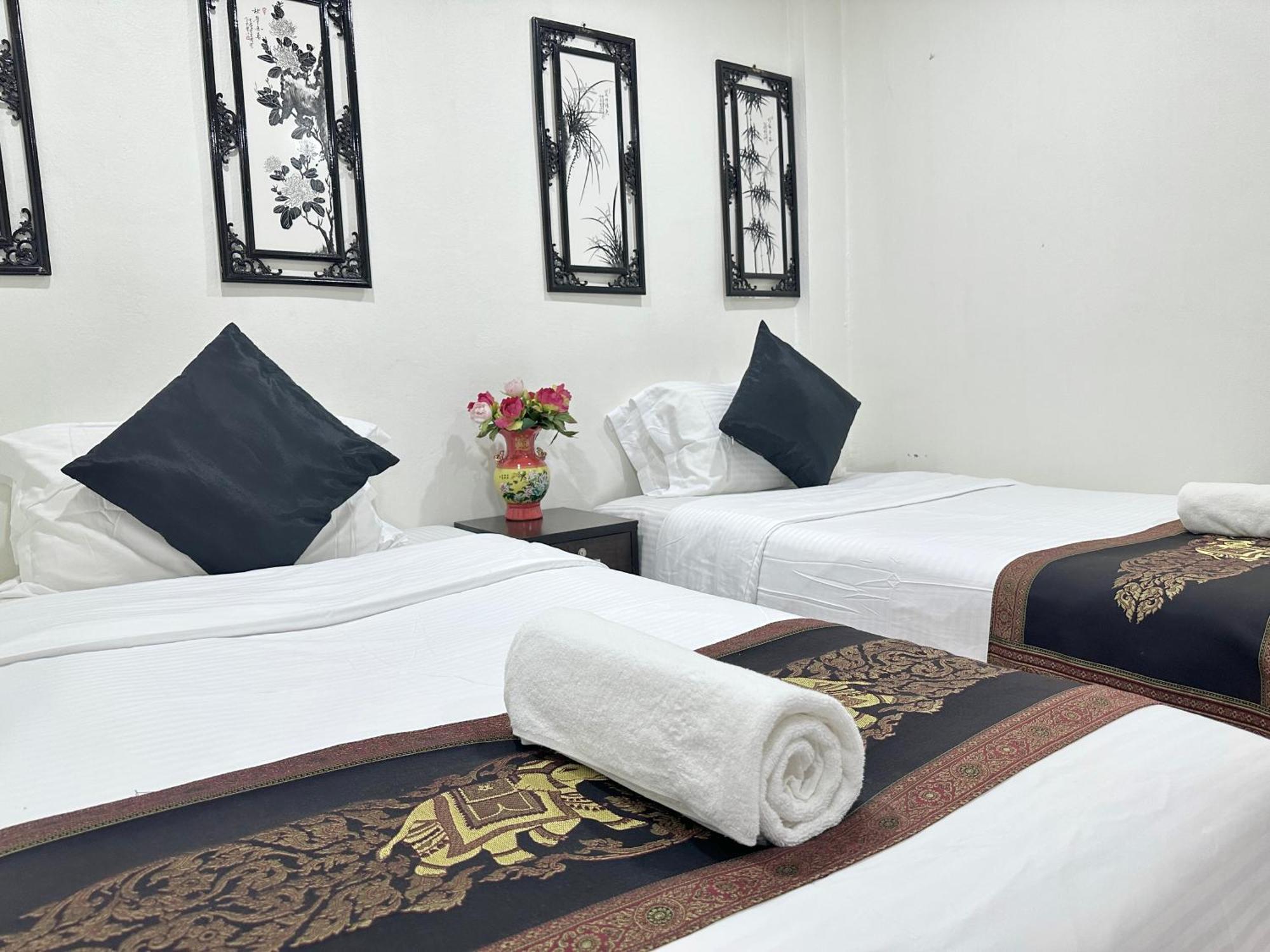 Longzhu Guesthouse Bangkok Bagian luar foto