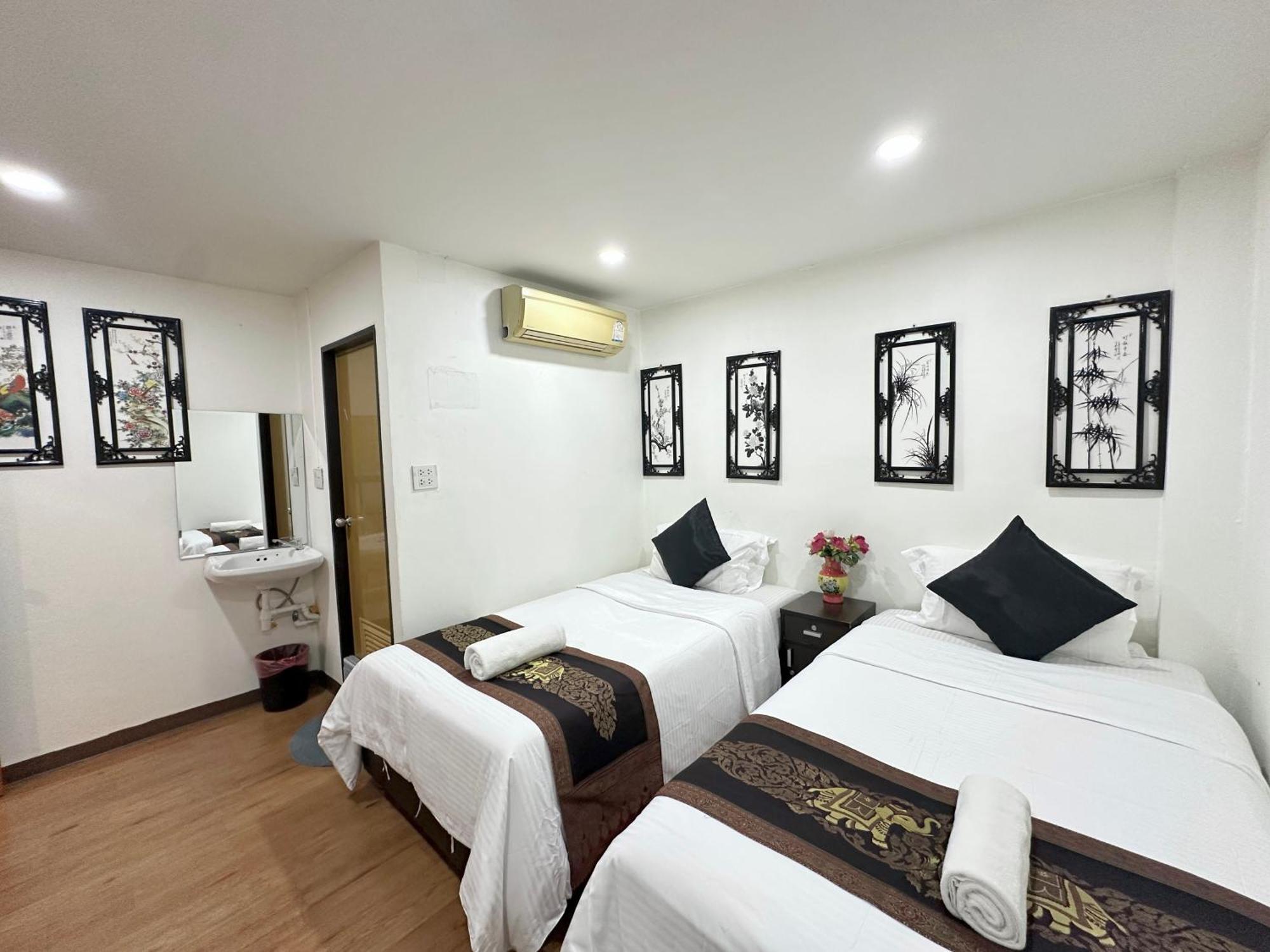 Longzhu Guesthouse Bangkok Bagian luar foto