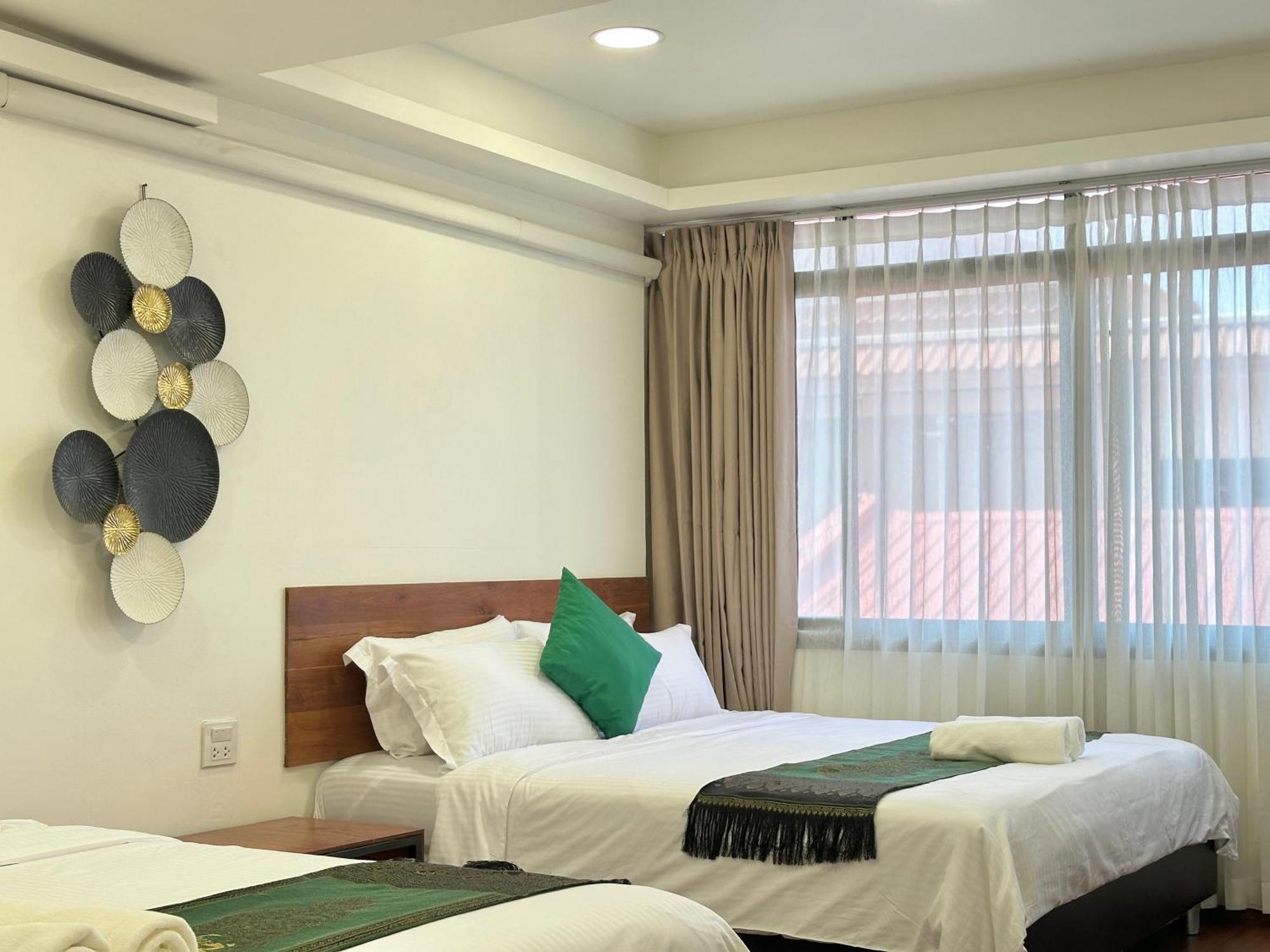 Longzhu Guesthouse Bangkok Bagian luar foto