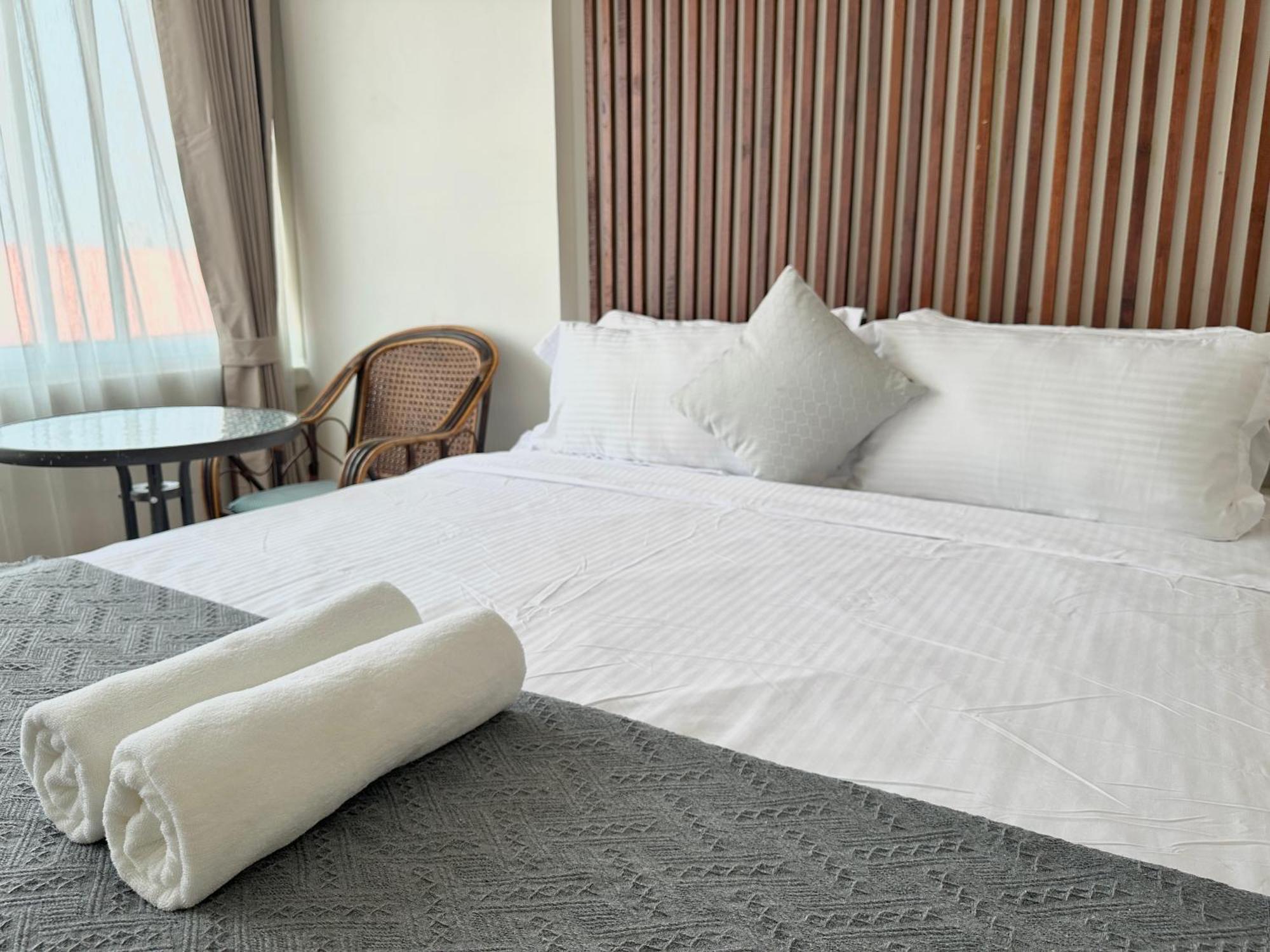 Longzhu Guesthouse Bangkok Bagian luar foto