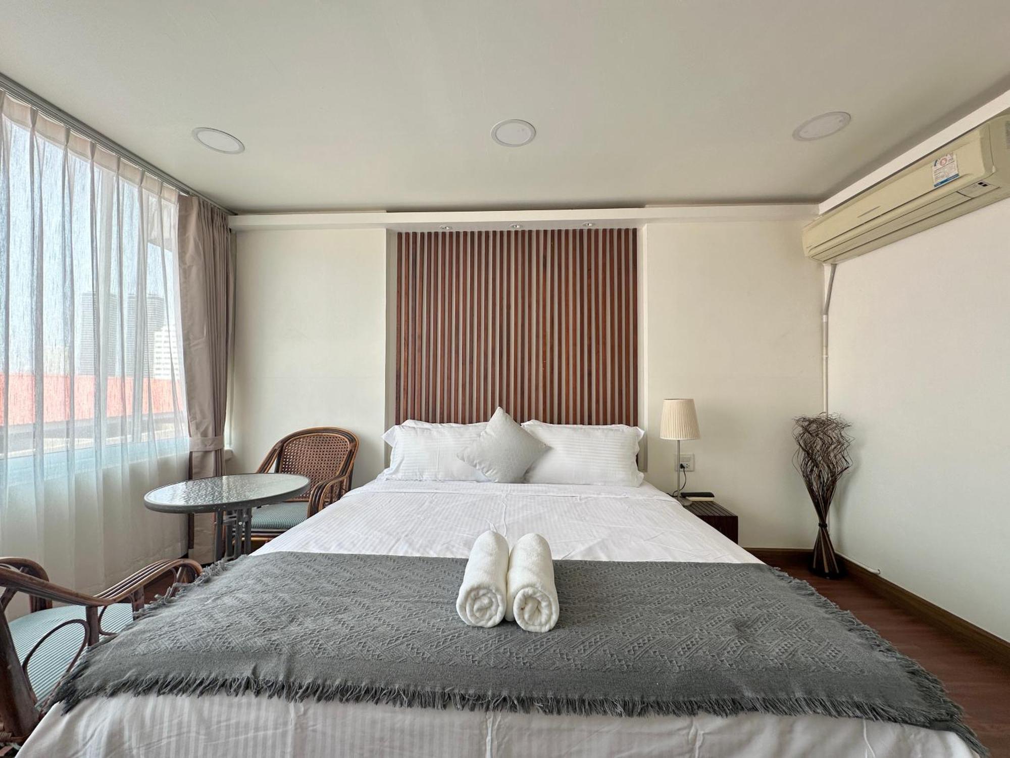 Longzhu Guesthouse Bangkok Bagian luar foto
