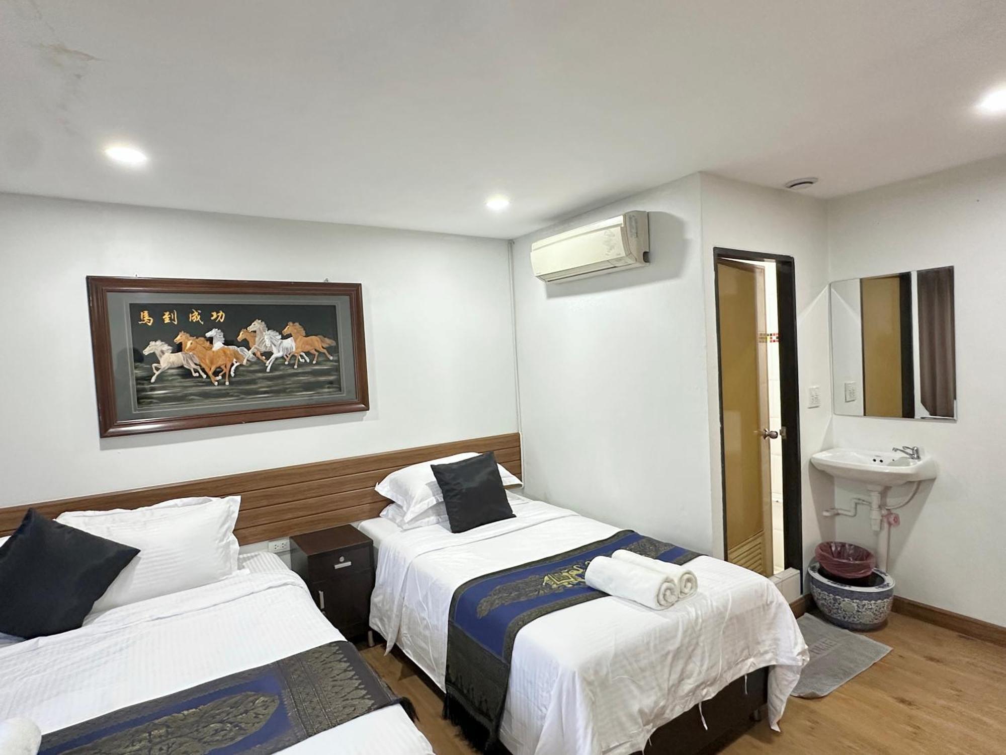Longzhu Guesthouse Bangkok Bagian luar foto