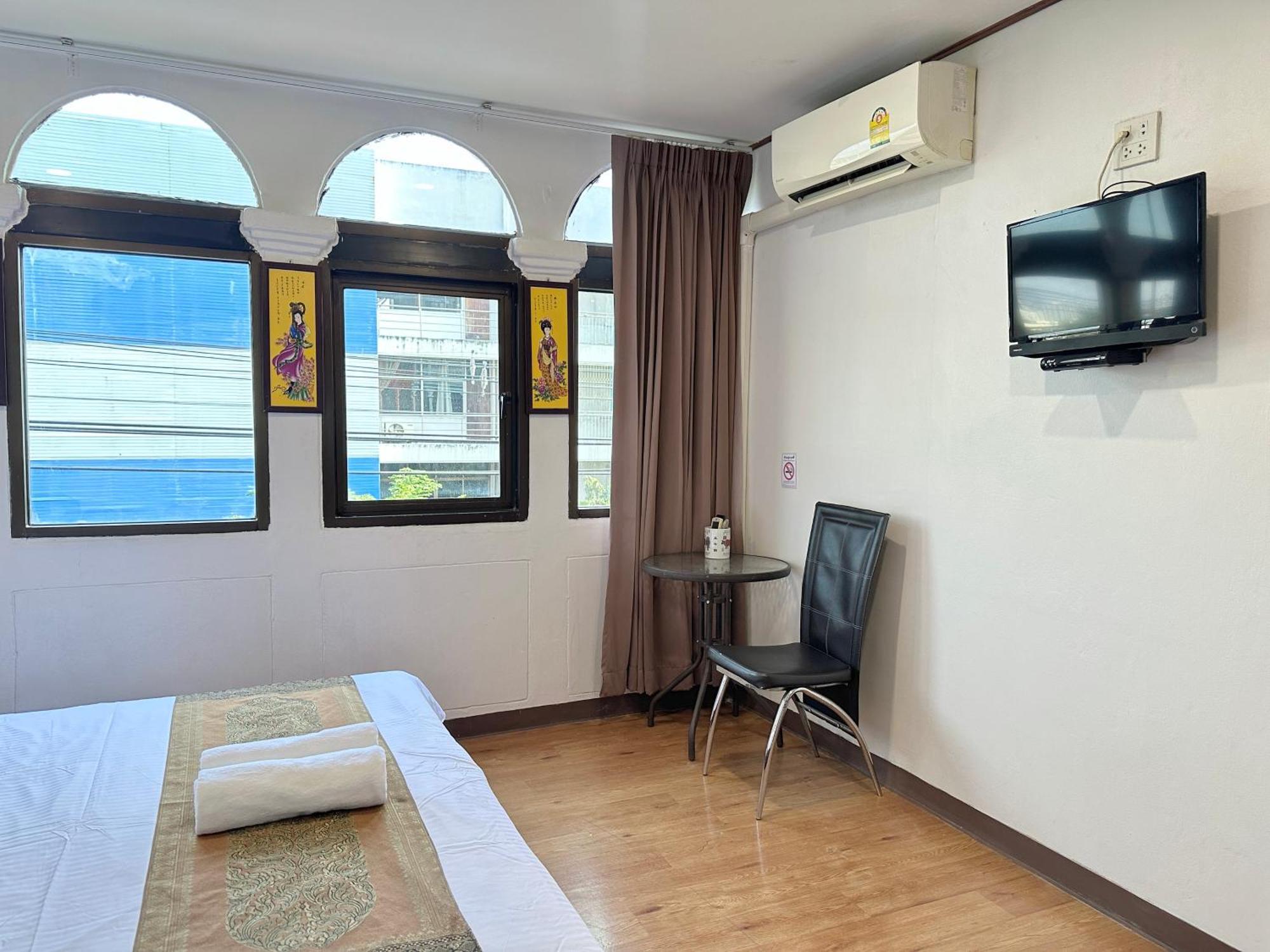Longzhu Guesthouse Bangkok Bagian luar foto