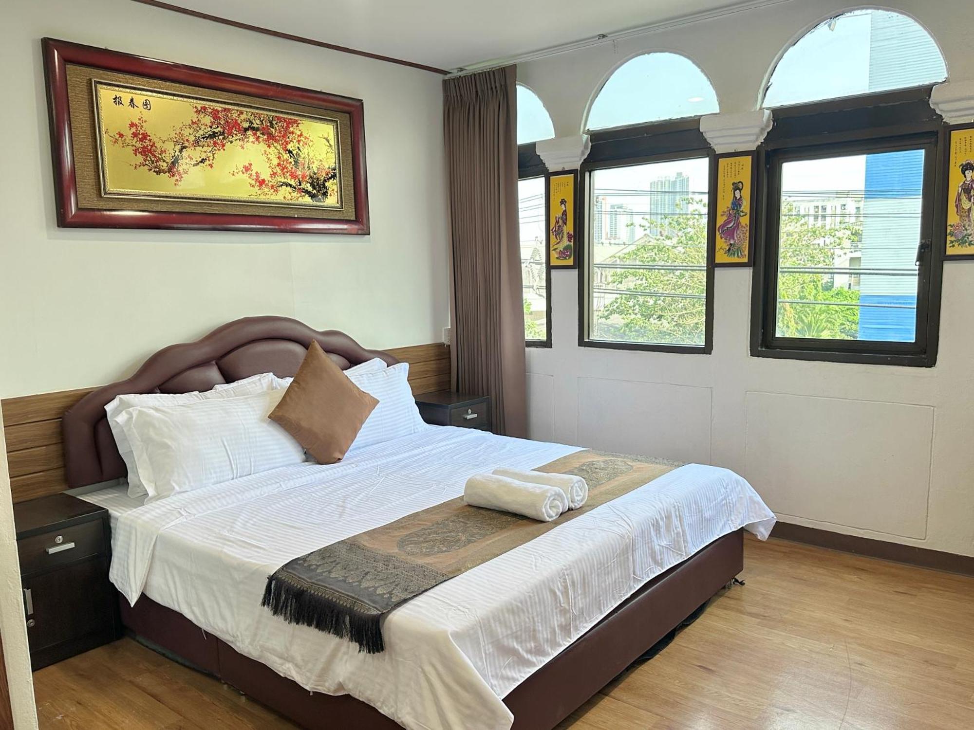 Longzhu Guesthouse Bangkok Bagian luar foto