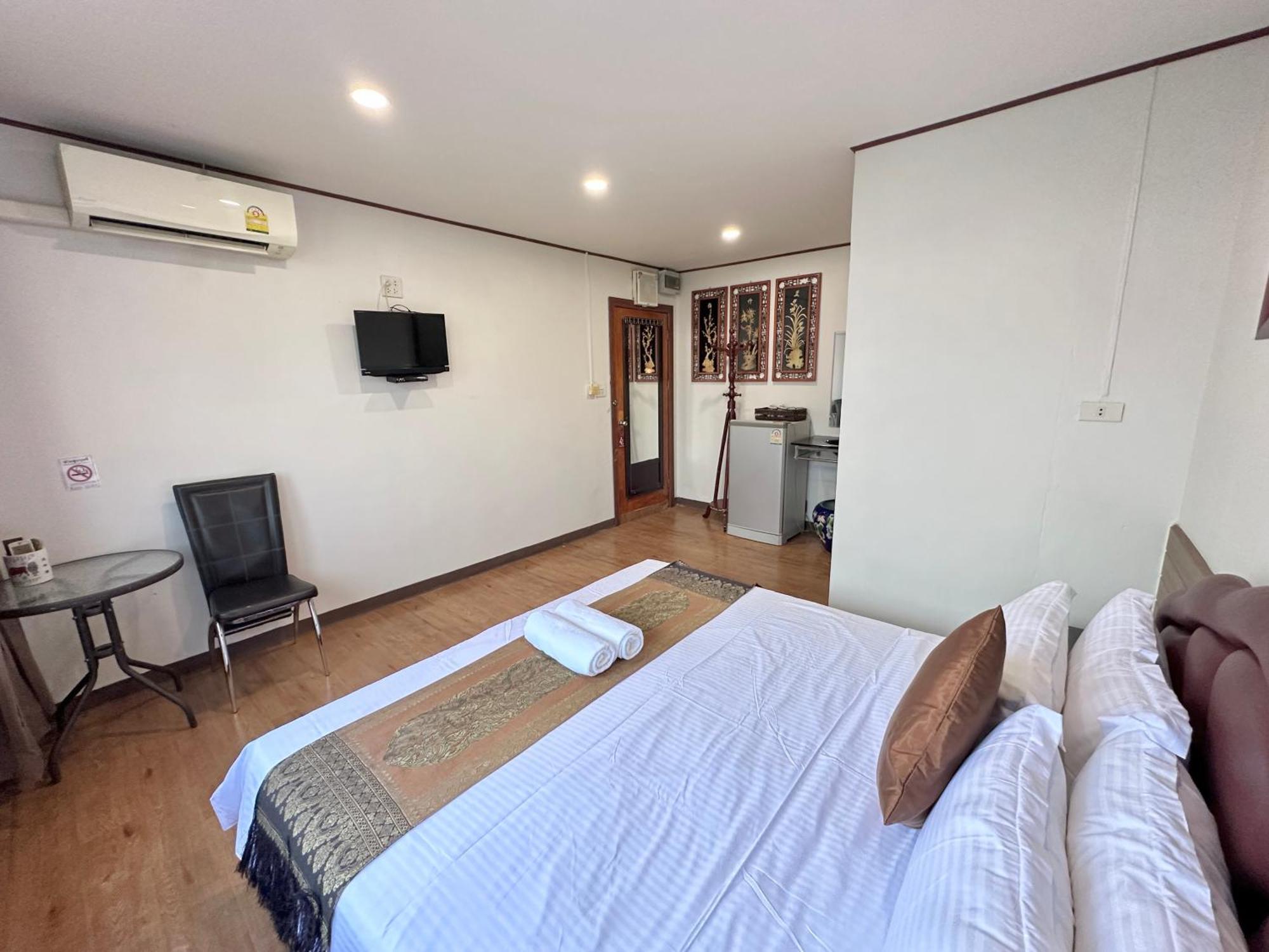 Longzhu Guesthouse Bangkok Bagian luar foto